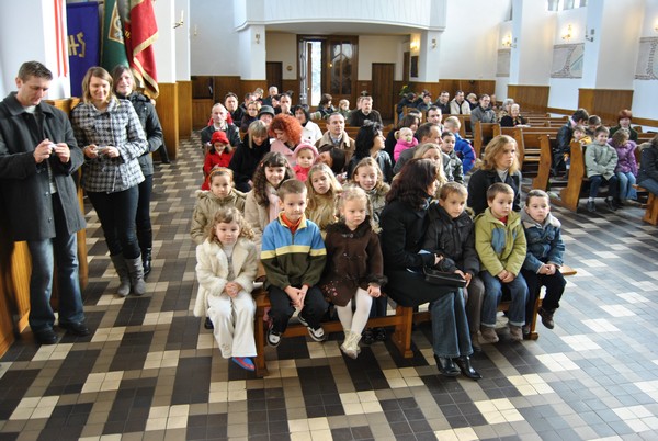 Dzieci, ale jak widać nie tylko, oczekują na przybycie św. Mikołaja
